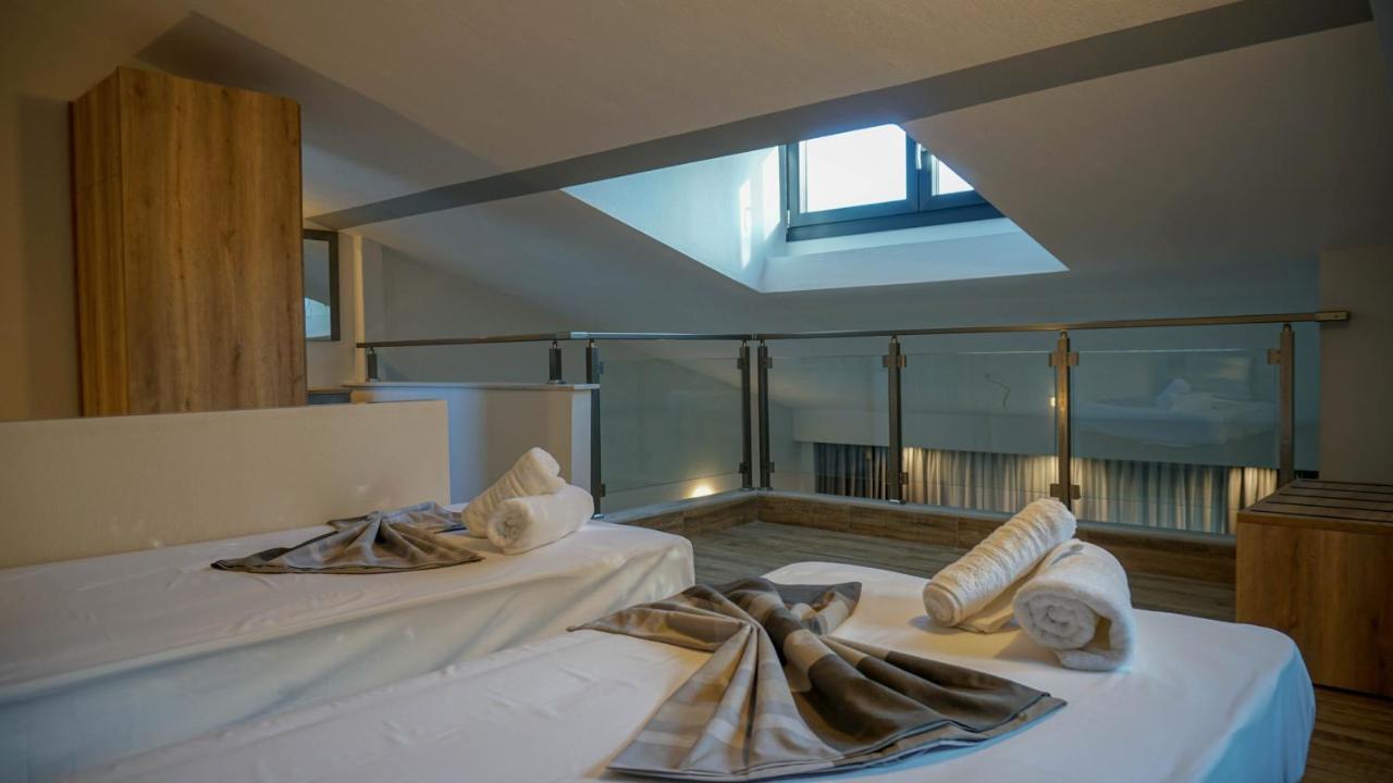 Enalia Luxury Living Daire Nikiti  Dış mekan fotoğraf